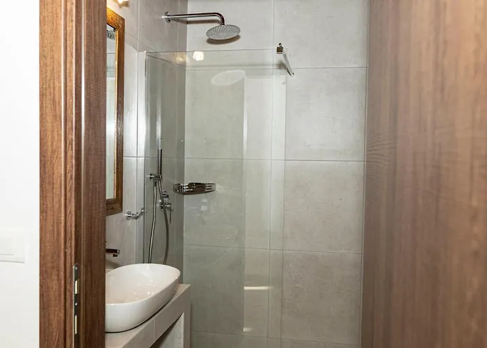 מלון דירות Annousa's House & 4*